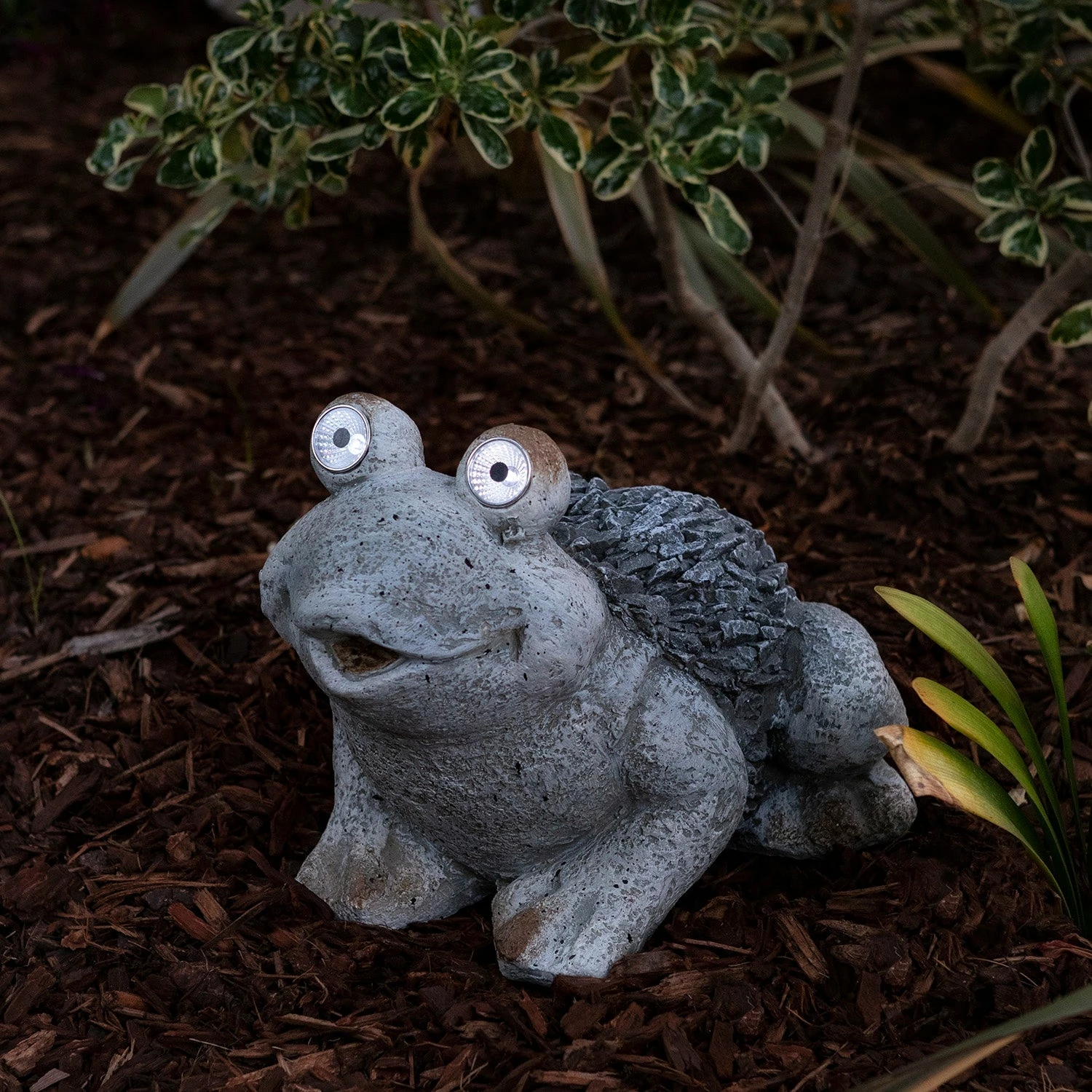 Budget ๐งจ Alpine Corporation 12" Tall Outdoor Solar Powered Frog Yard Statue With LED Lights, Gray ๐ฅ 9 Budget ๐งจ Alpine Corporation 12" Tall Outdoor Solar Powered Frog Yard Statue With LED Lights, Gray ๐ฅ - Image 7